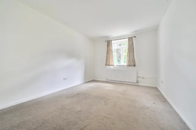 Photo 2 — Bycullah Road, Enfield