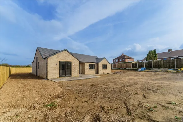 Elder Avenue, Upton, WF9, photo 3