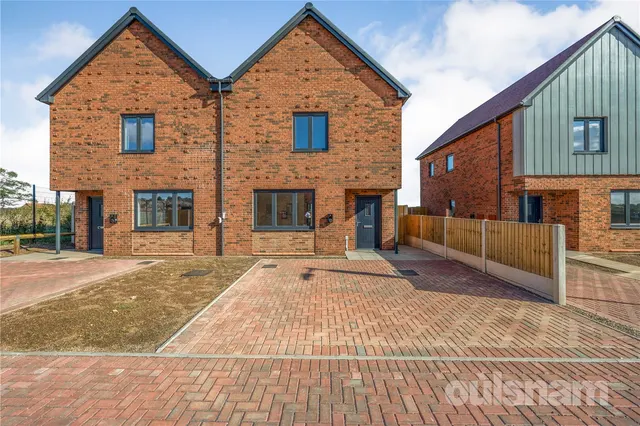 Lowans Court, Redditch, B97, photo 1