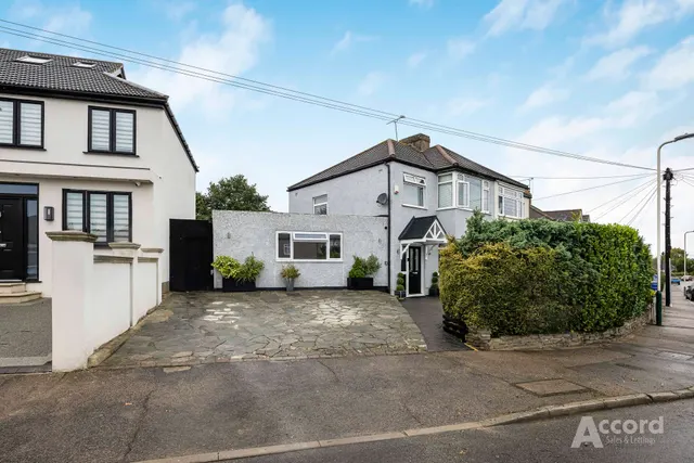 Lawns Way, Romford, RM5, photo 1