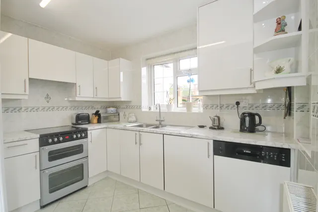 Millet Road, Greenford, UB6, photo 3