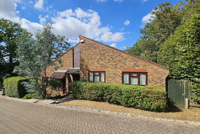 Bryce Close, WARE, photo 1
