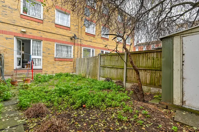 Photo 2 — 22 Howard Road, London