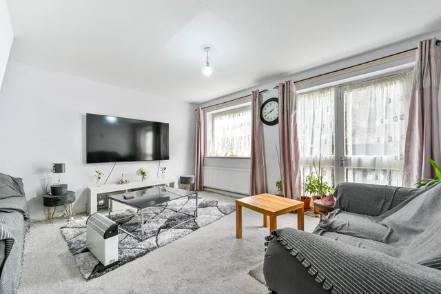 22 Howard Road, London, photo 1