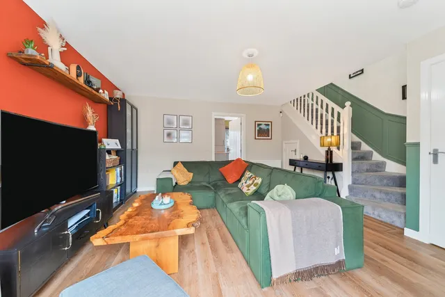 Photo 2 — Sandstone Crescent, Thornliebank, Glasgow, Glasgow City, G46