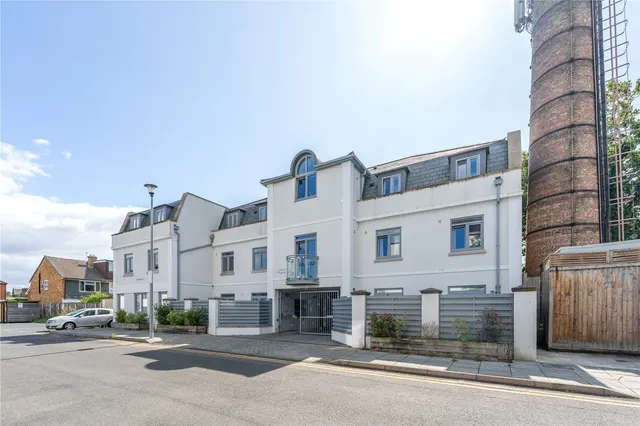 Pouparts Place, Twickenham, TW2 5FR, photo 1