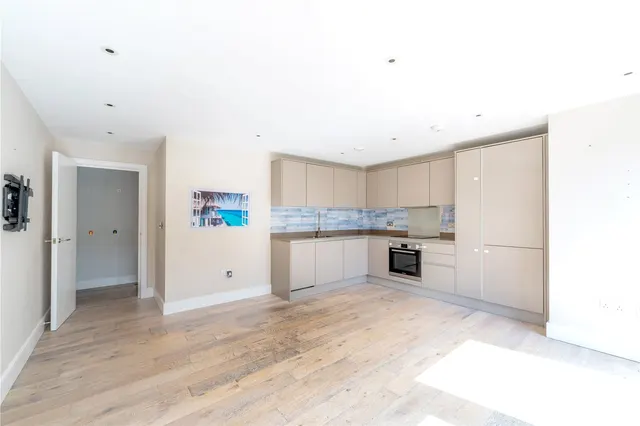 Photo 3 — Pouparts Place, Twickenham, TW2 5FR