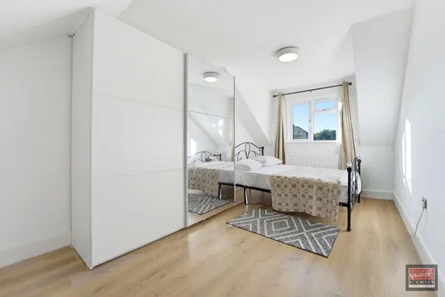 York Close, Staines-upon-Thames, TW18, photo 2