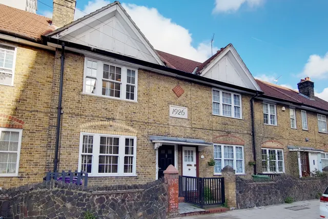 7 Tiller Road, London, photo 1