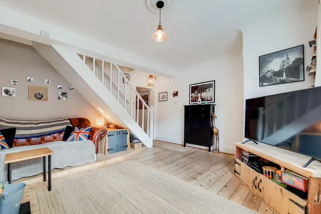 Photo 3 — 7 Tiller Road, London
