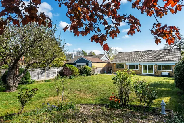 Woodfield Lane, Ashtead, KT21, photo 1