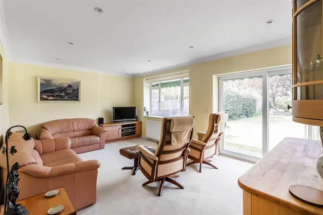 Woodfield Lane, Ashtead, KT21, photo 2