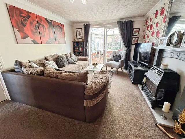 Photo 2 — Heron Walk, North Hykeham, Lincolnshire, LN6