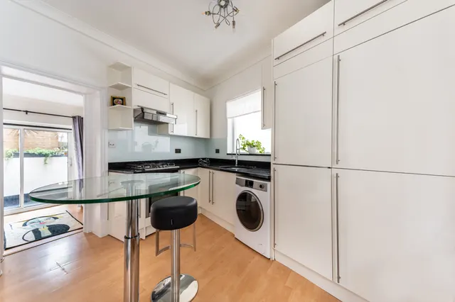 Photo 2 — 60a Shirland Road, London