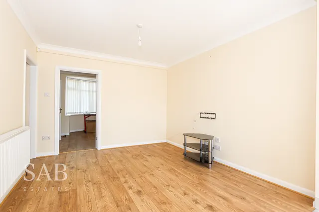 Glamis Crescent, Hayes, UB3, photo 2