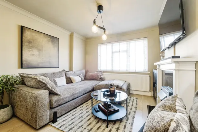 Lynwood Drive, Romford, RM5, photo 3