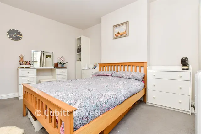 West Street, Dorking, RH4, photo 3