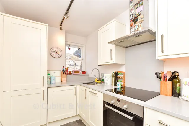 West Street, Dorking, RH4, photo 2
