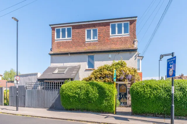 14 Dunbar Avenue, London, photo 1