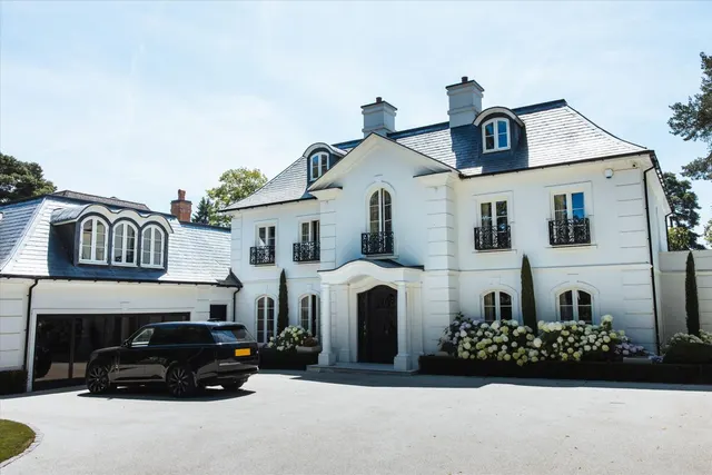 Abbots Drive, Virginia Water, GU25, photo 1