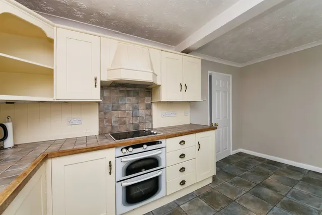 Photo 2 — Bilbie Close, Cullompton