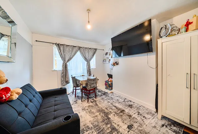 Milton Avenue, London, NW9 0EX, photo 1