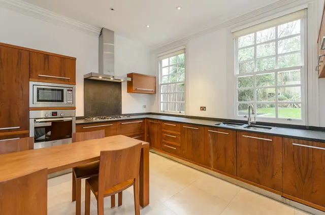Bracknell Gardens London NW3, photo 1