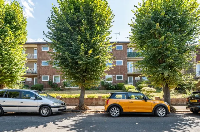 Cranes Park Avenue, Surbiton, KT5, photo 2