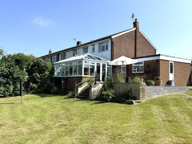 The Close, Great Horwood, photo 1