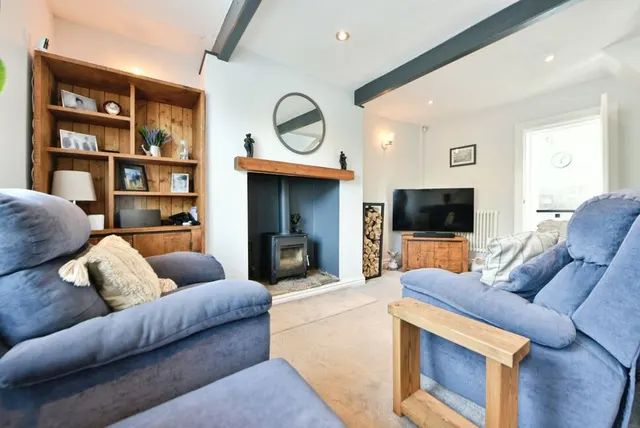 Higham Lane, Hyde, SK14, photo 2