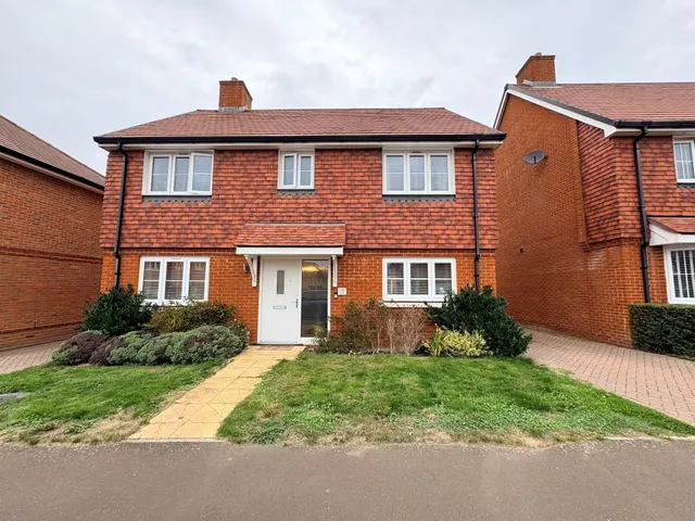 Hawthorn Way, Hellingly, BN27, photo 1