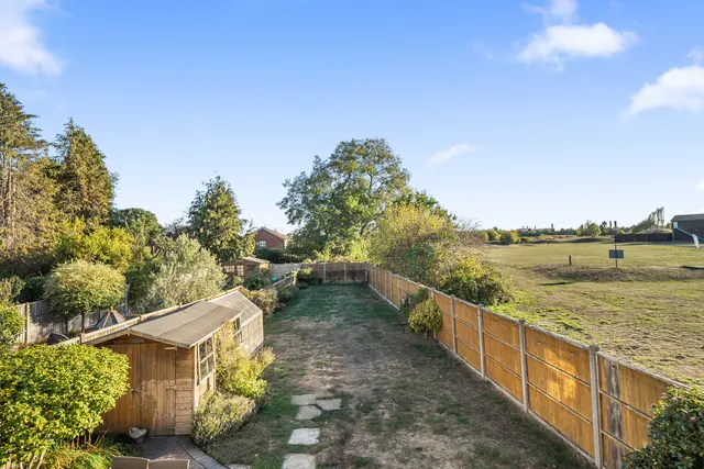 Moated Farm Drive, Addlestone, KT15, photo 3