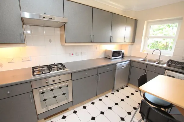 Beacon Hill, Woking, GU21, photo 2