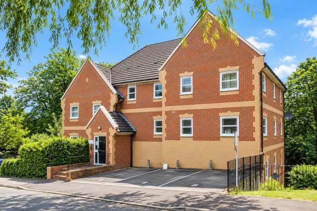 Beacon Hill, Woking, GU21, photo 1
