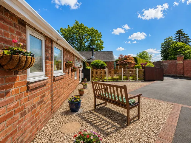 High Fawr Avenue, Oswestry, SY11, photo 1