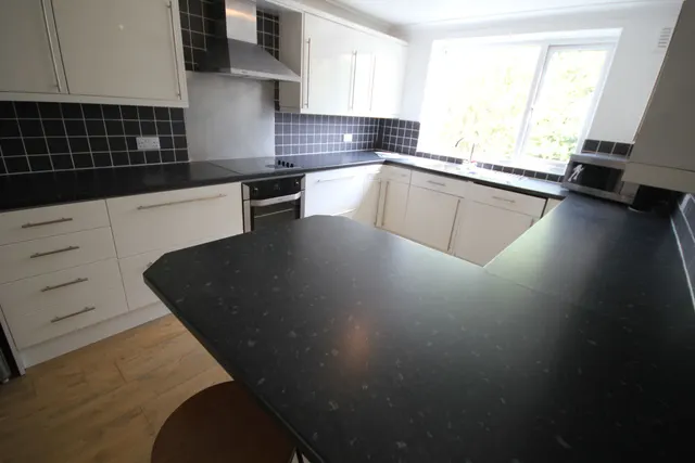 b Devonshire Road, Pinner, photo 1