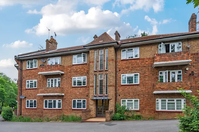Great North Road, New Barnet, EN5, photo 1