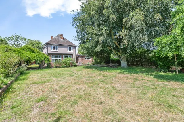 Photo 3 — Bradleigh Avenue, Grays, Essex, RM17
