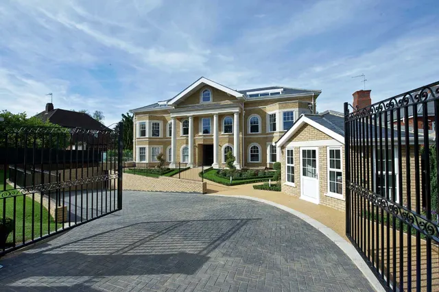 Cockfosters Road, Hadley Wood, EN4 0JS, photo 1