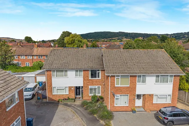 Two Hedges Road, Bishops Cleeve, GL52, photo 1