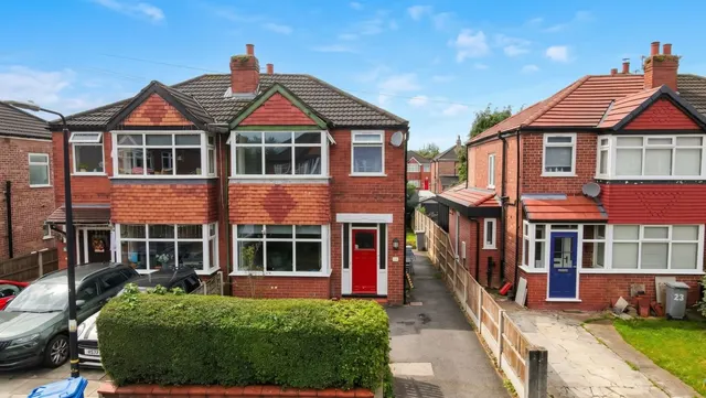 Bamber Avenue, Sale, M33, photo 1