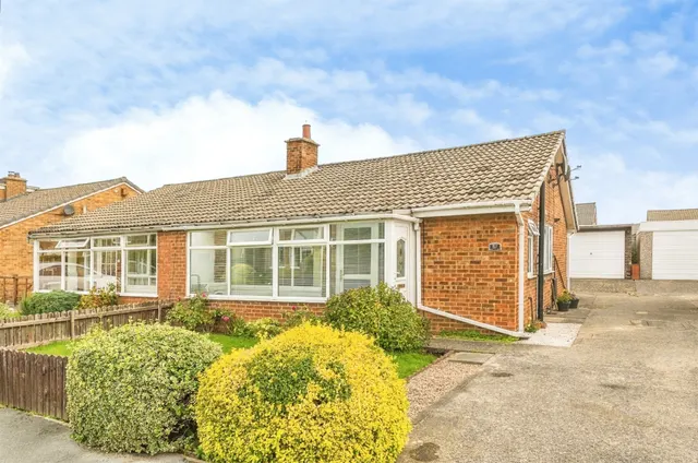 Coxley View, Netherton, Wakefield, photo 1