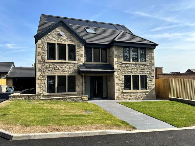 Manor Court, Horbury, Wakefield, WF4, photo 1