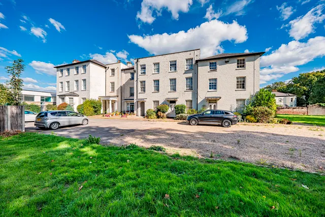 Harlington Road, Uxbridge, UB8, photo 1