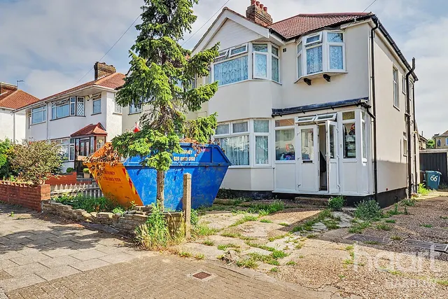 Portland Crescent, Stanmore, HA7, photo 1