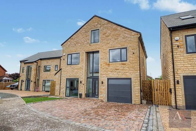 Chestnut Way, Littleborough OL15 8RW, photo 1