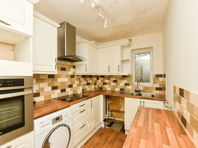 Eridge Gardens, Crowborough, GU6, photo 3