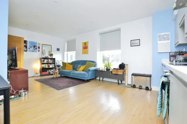 Barking Road, London, E13, photo 1