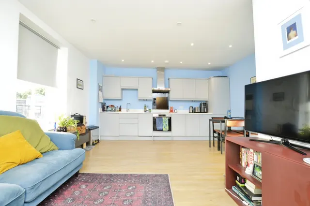 Barking Road, London, E13, photo 2