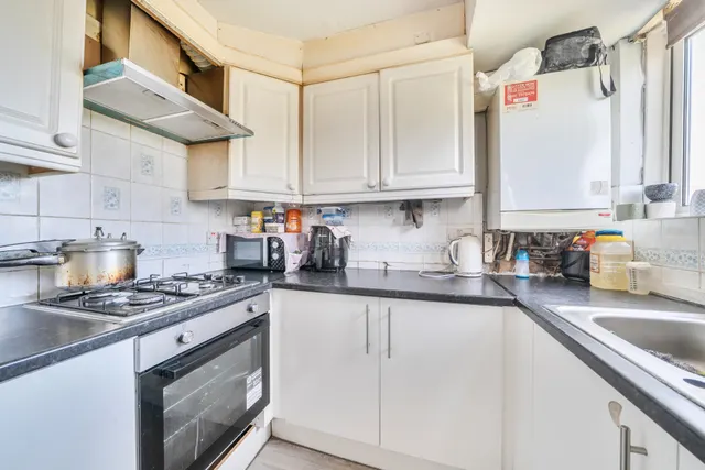 Sandow Crescent, Hayes, UB3, photo 3